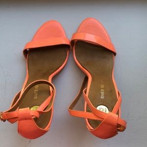 Coral (salmon) heels